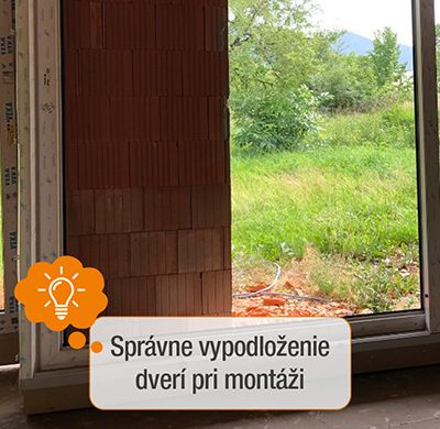 Správne vypodloženie dverí pri montáži