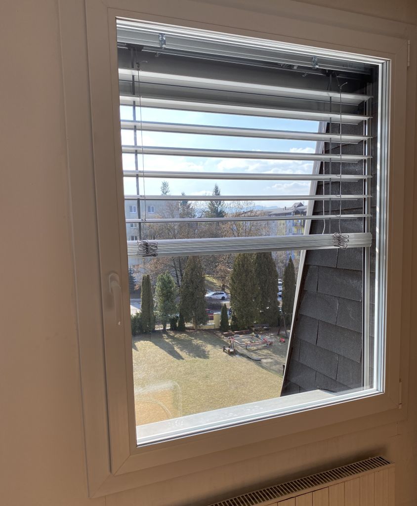 Renovačný rám okna s exteriérovou žalúziou