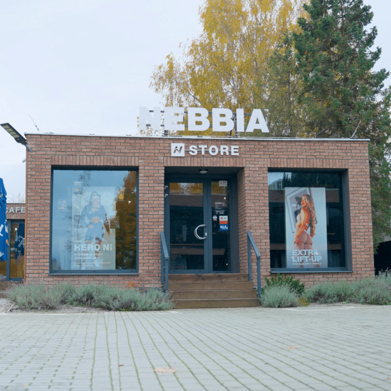 Hliníkové vchodové dvere do prevádzky